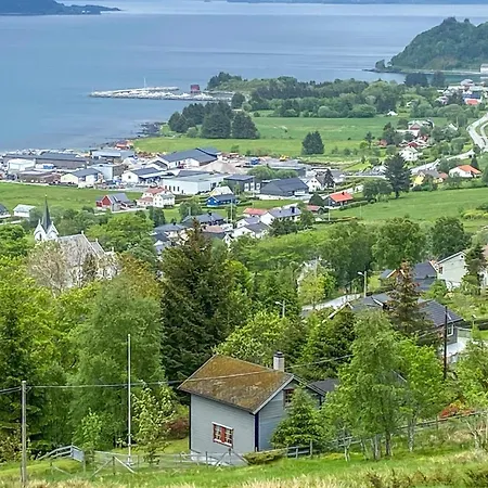 Beautiful In Leikanger With Kitchen Leikanger (More og Romsdal)